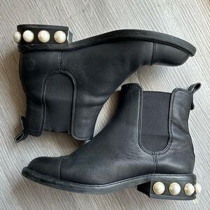 [6.5] Louise Et Cie Classic Black Leather Chelsea Boot Gold & Pearl Hardware
